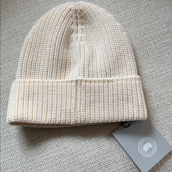 Canada Goose Off-White Knit Beanie Unisex - Picture 4 of 5